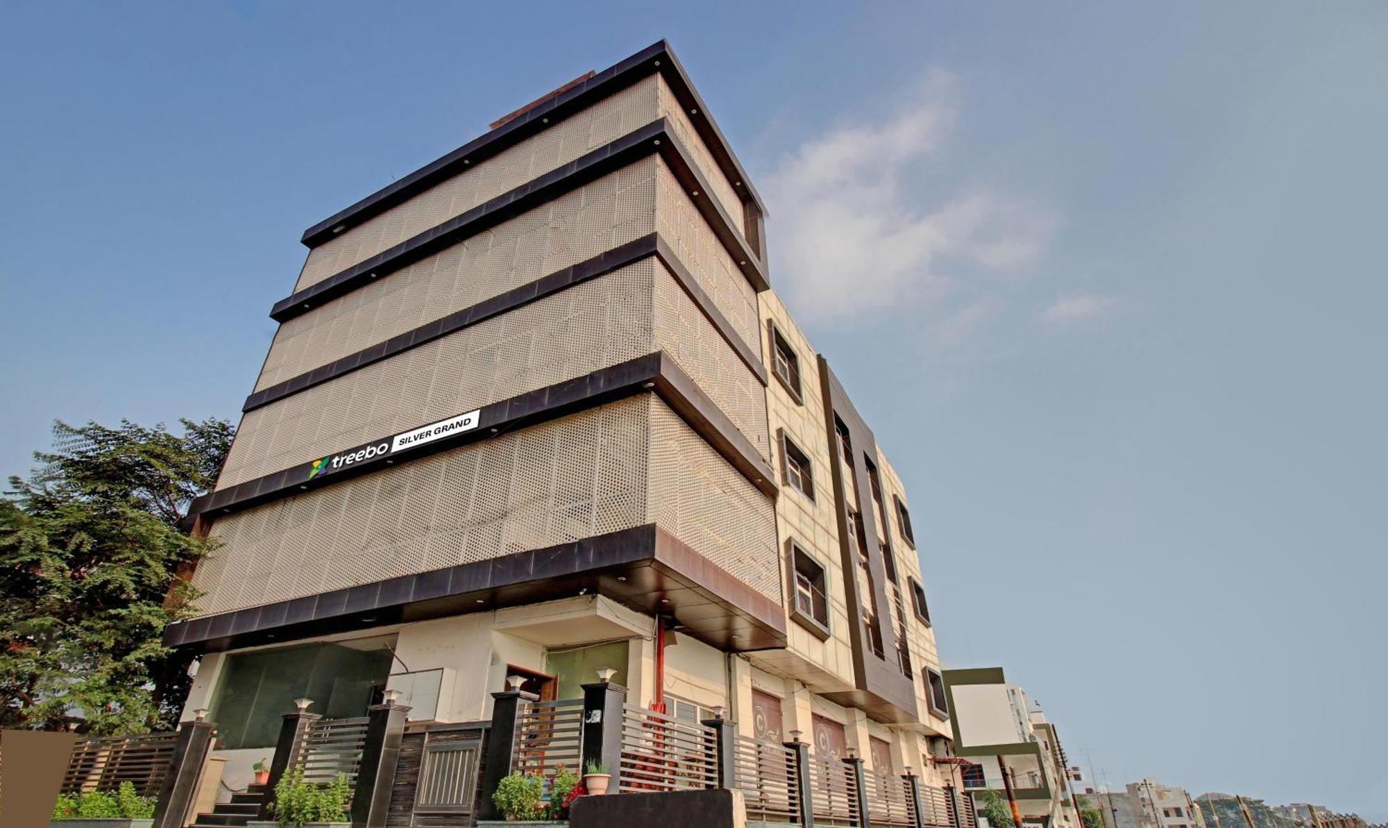 Treebo Silver Grand New Agreement ลัคเนา ภายนอก รูปภาพ